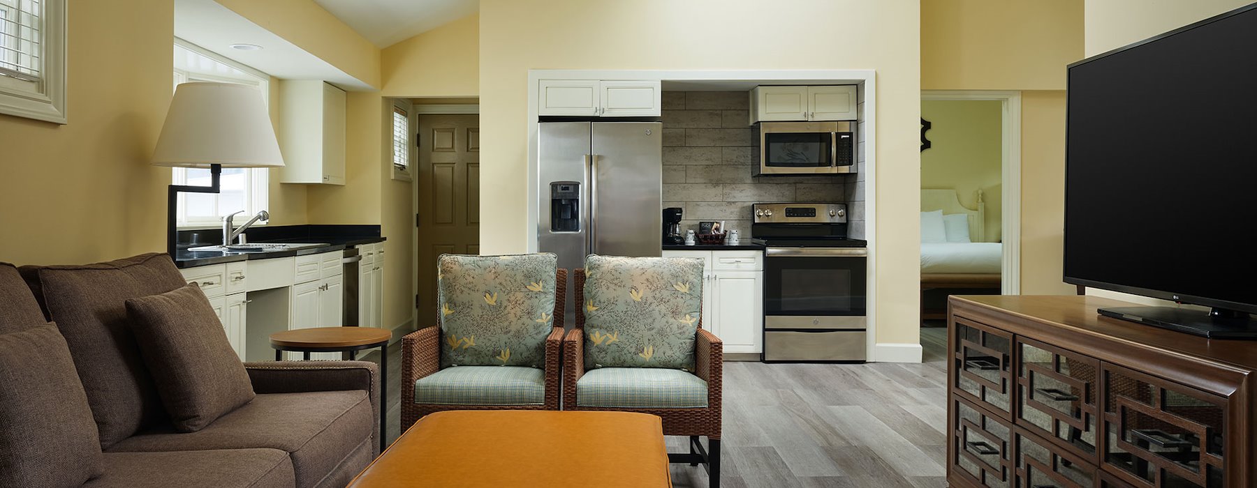 Rooms in Lighthouse Avenue, California