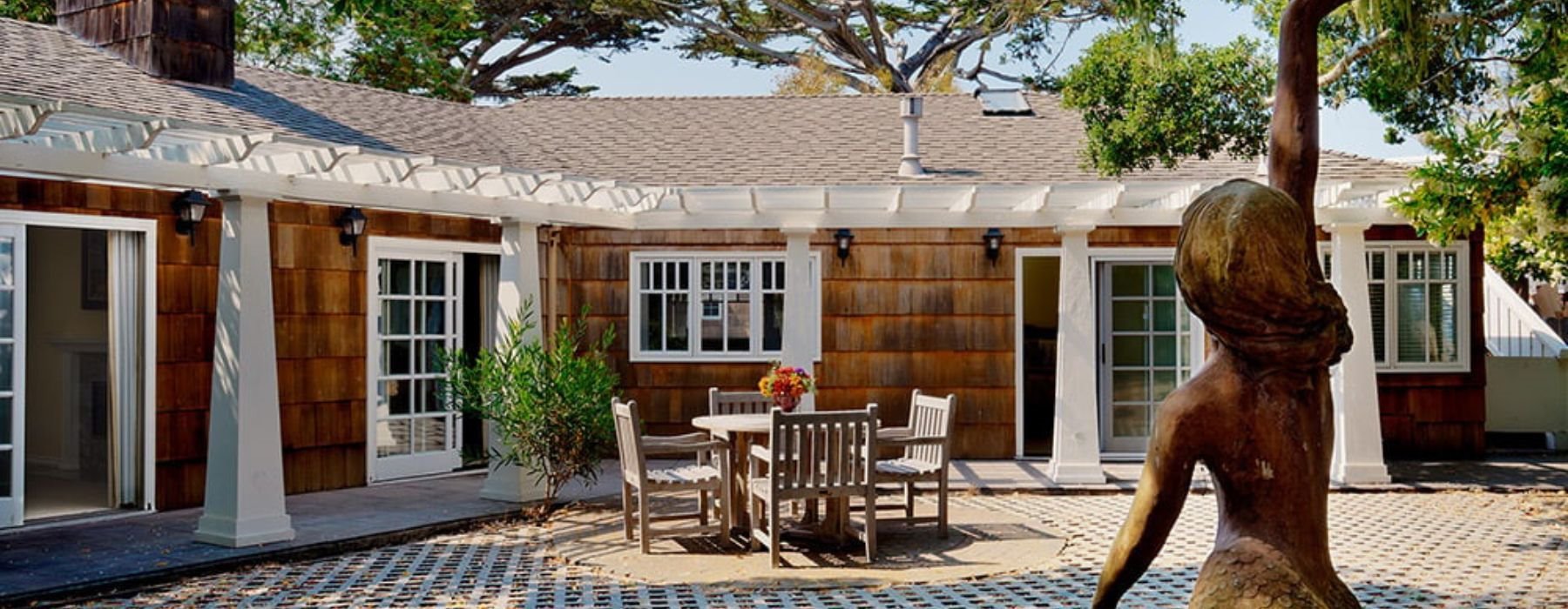 hotel exterior patio 